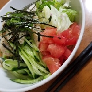 蒸し鶏とトマトの冷製パスタ